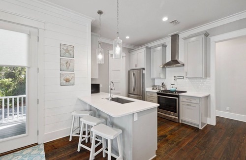 Greenway Park House | Seagrove - 4 BR, Pool, walking distance to Greenway station