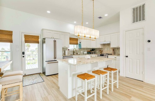 Surfside Beach House | Seahaven - Beach Views - Family Friendly - Fenced