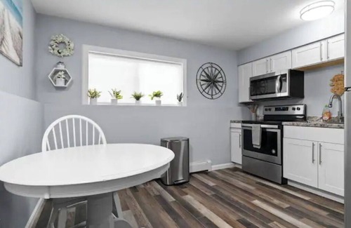 Fairview Condo | Seahaven: Midtown Peace and Convenience Unit 6