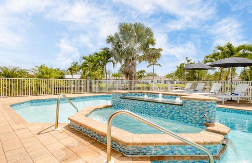 Caloosahatchee House | Seahawk by AvantStay Private Dock 4K SQ FEET w Pool Hot Tub Lookout Tower
