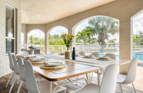Caloosahatchee House | Seahawk by AvantStay Private Dock 4K SQ FEET w Pool Hot Tub Lookout Tower