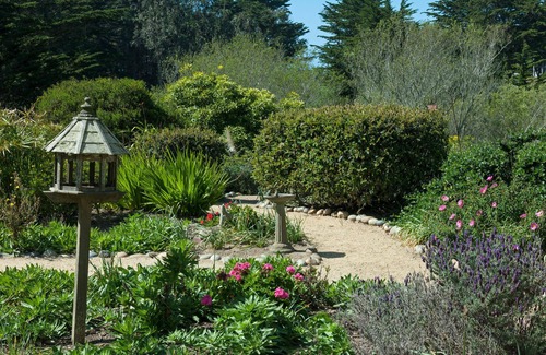 Moss Beach Hotel | Seal Cove Inn