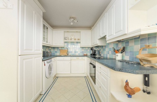 Castletown Apartment | Seal Rock - a seaside pet friendly apartment