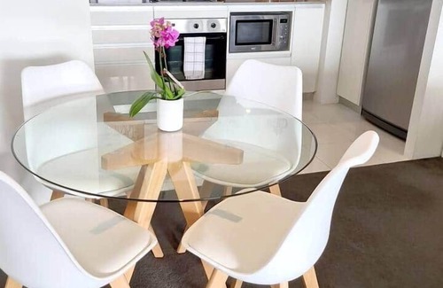 Surfers Paradise Apartment | Sealuxe Seaview Suites - Central Surfers Paradise