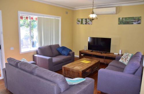 South West Rocks House | Seamist Cottage - Bring your own linen.