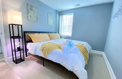 Midtown House | SEAPORT ECLECTIC VIBE W/KING BED MINS TO DOWNTOWN