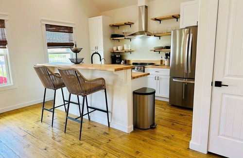 Caplen House | "Seas the Day" - Large Living Area, Family Friendly, Walk to Beach, Pool Access