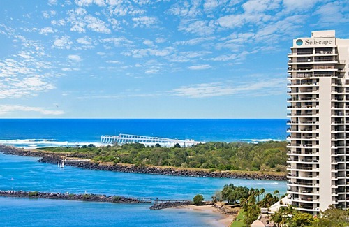 Tweed Heads Apartment | Seascape Unit 1402- Located in Tweed Heads and only a short walk to beaches, shopping, clubs and res