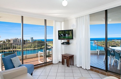 Tweed Heads Apartment | Seascape Unit 1402- Located in Tweed Heads and only a short walk to beaches, shopping, clubs and res