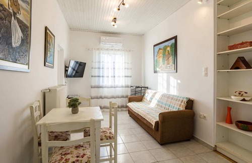 Kiparissia House | Seashell Cottage, A Seaside Charm near Kyparissia