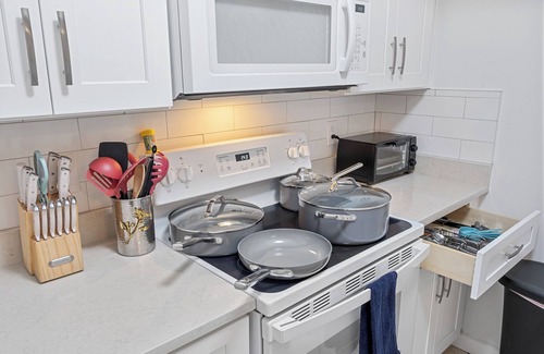 North Beach House | Seashell Suite - 3BR - Mayport Naval Base & Beaches - Pet Friendly