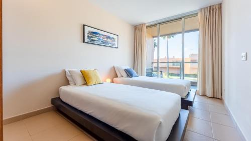 Salgados Apartment | Seaside 3BDR Flat in Salgados with Pool by LovelyStay