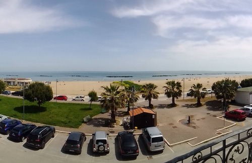 Roseto degli Abruzzi Apartment | Seaside apartment with front terrace overlooking the beach