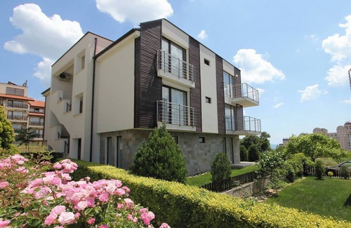 Sunny Beach Apartment | Seaside Apartment with 2 Bedrooms for up to 5 Guests
