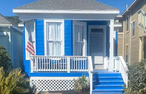 San Jacinto House | SeaSide Bliss - Steps to Beach 2 King Beds 2 Full Baths Pets OK