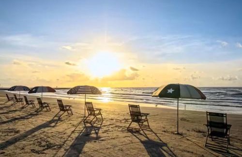 San Jacinto House | SeaSide Bliss - Steps to Beach 2 King Beds 2 Full Baths Pets OK