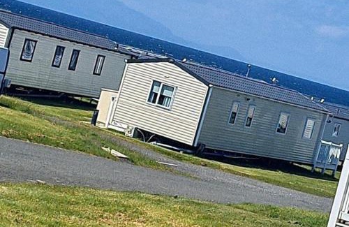 Ayr Ski Chalet | Seaside Caravan Retreat in Craig Tara