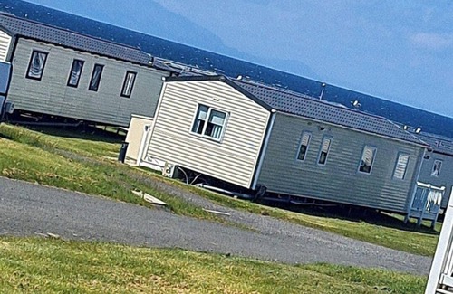 Ayr Ski Chalet | Seaside Caravan Retreat in Craig Tara