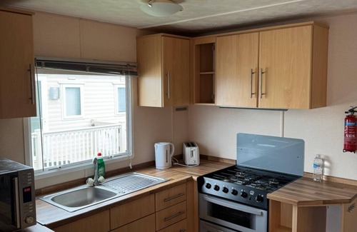 Leysdown-on-Sea Cabin | Seaside Charm Carvan in Leys Down on sea