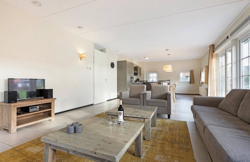Nieuwvliet House | Seaside Comfort w/Garden