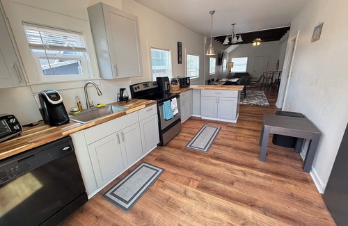 Seaside House | Seaside Cottage 3 blocks from the beach and downtown