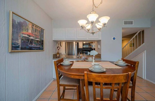 Harbor Oaks Condo | Seaside Cottage, water views, Fishing & Boat Pier!
