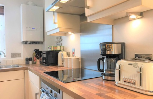 Worthing Cottage | Seaside Cottage with Parking in Central Worthing