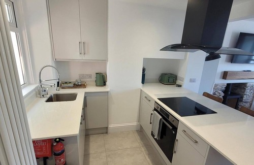Looe Cottage | Seaside Escape at Looe Cottage
