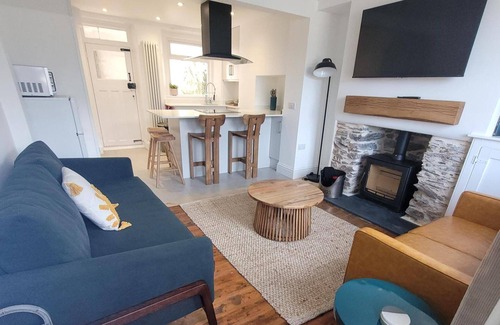 Looe Cottage | Seaside Escape at Looe Cottage