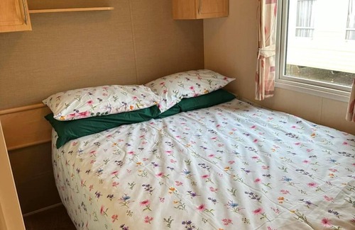 Clacton-on-Sea Cabin | Seaside Escape Lodge at Martello Beach, Jaywick