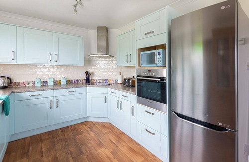 Putsborough Apartment | Seaside Escape – Luxury 2-Bed Apartment at Putsborough Beach with Heated Pool