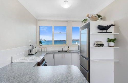Towradgi Apartment | Seaside Escape - Stunning Vistas over Towradgi Beach