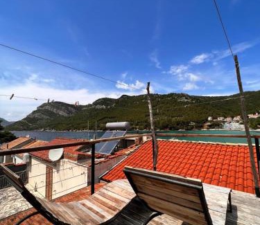 Zuljana Apartment | Seaside forest apartment