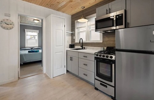 Seaside Heights House | SEASIDE HEIGHTS COTTAGE- BACK UNIT, 2 BEDROOMS, 1 BATH, SLEEPS 4