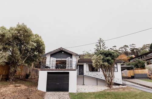 Taroona House | Seaside home with nearby beach access