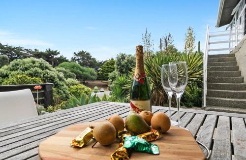 Waikanae House | Seaside House - Waikanae Beach Bach