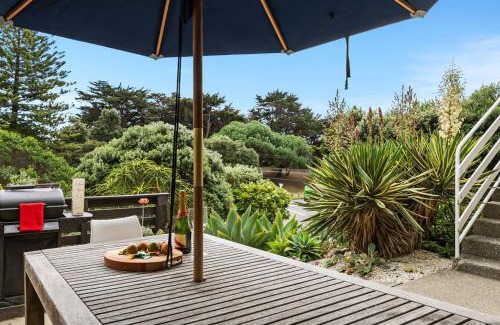 Waikanae House | Seaside House - Waikanae Beach Bach