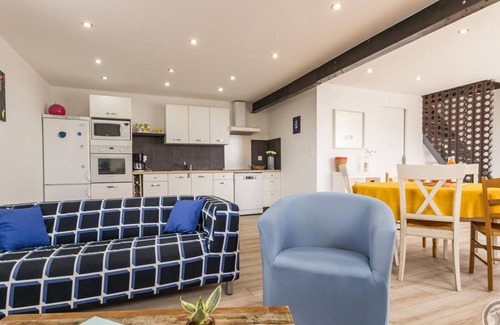 Saint-Marcouf Cottage | Seaside house with private courtyard and modern amenities