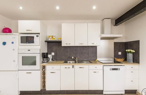 Saint-Marcouf Cottage | Seaside house with private courtyard and modern amenities