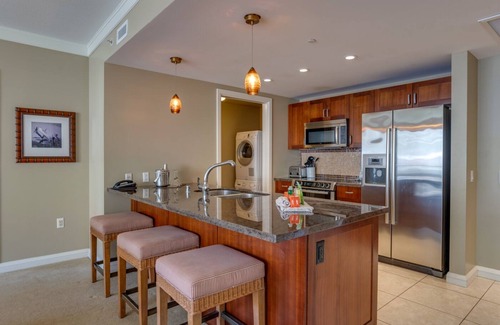 Honokowai Hotel | Seaside Luxury: Premier units w/Breathtaking Views and Kitchen. Onsite Pool!