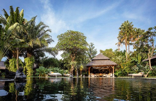 Berawa Villa | Seaside Luxury with Cultural Charm – Bali Villa 1054