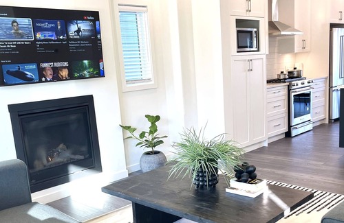 Colwood House | Seaside Modern Brand New Home close to Beach