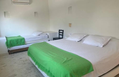 Tolu House | Seaside Paradise: 5-Bedroom Beach House with Pool