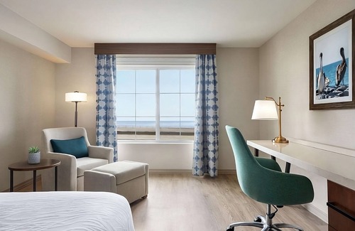 Carlsbad Hotel | Seaside Retreat! Onsite Pool, Outdoor Fireplace! Steps to Beach!