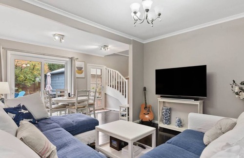 Mornington House | Seaside Retreat with Swim Spa (6m x 2.3m)