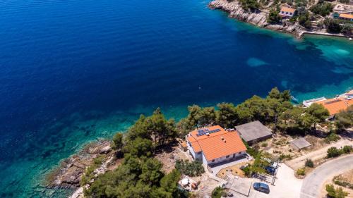 Gdinj Apartment | Seaside secluded apartments Cove Torac, Hvar - 575