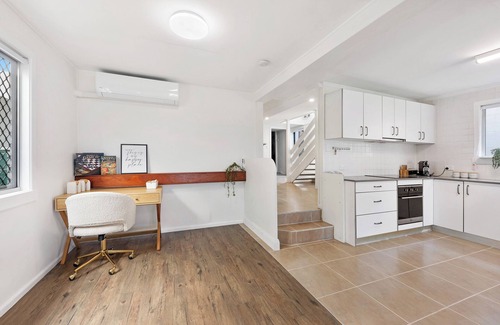 Palm Beach House | Seaside Serenity | Exclusive Beachfront Escape. Absolute Beachfront 4 BR Parking