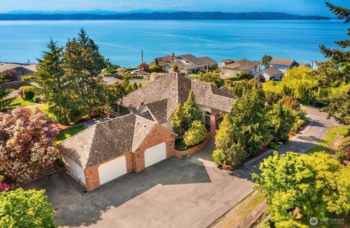 Federal Way House | Seaside Serenity Retreat: A Spacious Home in a Coastal Haven with Breathtaking Water Views