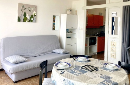 Le Grand Large Apartment | Seaside Studio with Terrace and Private Parking - Sleeps 4