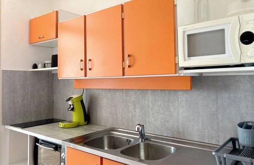 Le Grand Large Apartment | Seaside Studio with Terrace and Private Parking - Sleeps 4